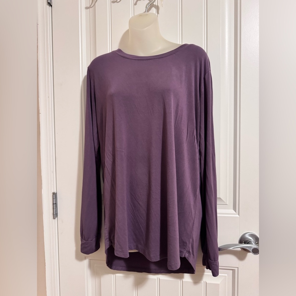 Kyte Baby Women's Long Sleeve
Scoop Neck Tee size L